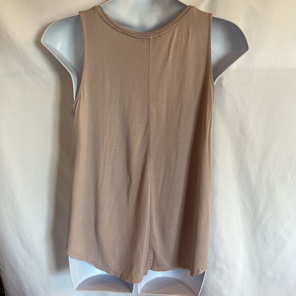 Sleeveless feather tee size XL - Picture 7 of 10